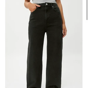 Weekday jeans W26 L32 - Weekday jeans i modellen ACE i storlek W26 L32. Använda Max 3 gånger så i väldigt bra skick! Nypris 500kr, mitt pris endast 300kr