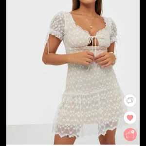 SÖKER NELLY KLÄNNING - söker efter denna fina klänning, såldes mycket förra året, är DESPERAT. Söker i storlek S-M