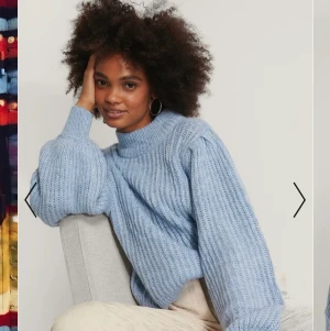 Mysig stickad tröja  - Jätte mysig varm stickad tröja som endast är använd en gång. Köpte den på nakd gör några månader sedan och säljs pga inte kommer till användningen 