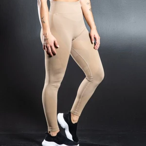 Tränings tights  - Säljer dessa från lager 157. Aldgate använda då ja tyckte de inte passade mig. Materialet är superskönt. De anpassade längden efter en själv som ja tyckte va bra.