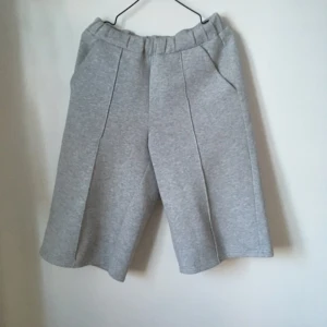  - Byxor från Monki, storlek S