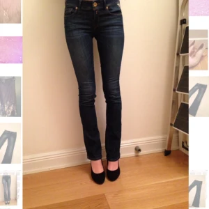  - Replay jeans i fint skick, slim bootcut modell.