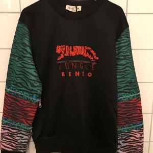  - Tröjan från Kenzo x H&M 
storlek M 
Kan mötas upp vid TC
Kan skicka via post