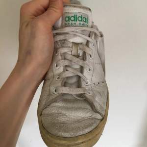 Skiiitsnygga Stan Smith-sneakers från Adidas. Köpte second hand och fick reda på att de är från 90-talet. 