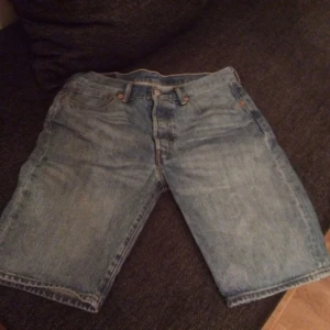  - Levis 501 shorts i toppskick ! 