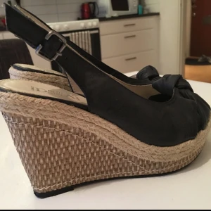  - Från don donna, storlek 36 Använda några gånger i bra skick! 