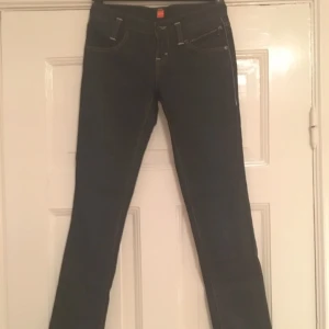  - Jeans från Hugo Boss. Knappt använda tvättade 1 gång.