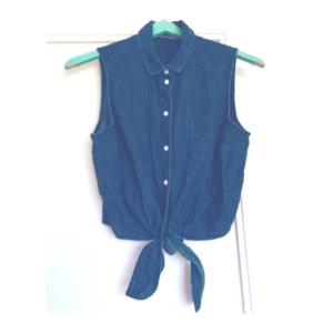  - Pin down that strong "We can do it!"-look with this sleeveless shirt 💪🏼