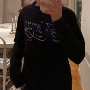 Sweatshirt - Säljer den a kenzo tröja för har nästan aldrig använt den. Köpt för ett tag sen. 