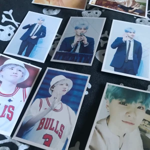 BTS Suga photocards - 8 stycken bilder, frakt är 12 kr. Köp nu!