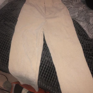 Manchester byxor från Gina😊 - Säljer då dom inte sitter som jag vill😊 från Gina tricot strl 36 😊