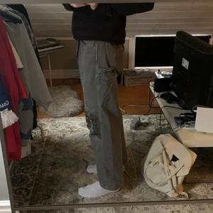 Charhartt carpenters - Köpta på pmp för ca 1200:- målade av en konstnär i Japan till något projekt