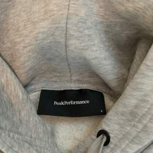 Helt ny peak performance hoodie i storlek S, betalning sker via swish