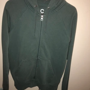 Grönt mjukingssett Xs  - Jätte fint grönt mjukissett från Cubus, använt 1 höst men inte längre, båda för 220 eller 1 del för 120! Köparen står 