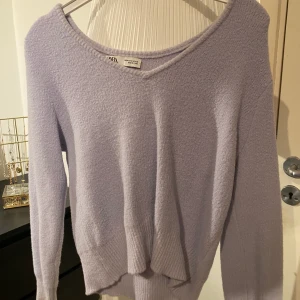 Lila tröja - Använd få gånger, hyfsat kort i modellen 