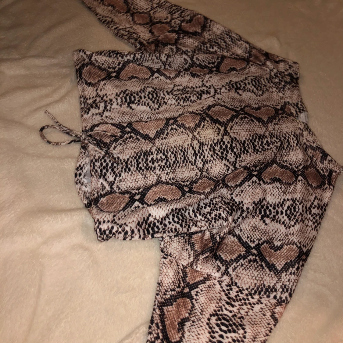 Tröja med ormmönster