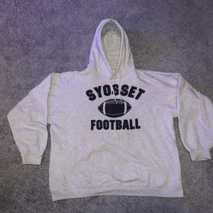SYOSSET FOOTBALL VINTAGE HOODIE - College Vinrage Hoodie. Bud från 200kr. Strl L fits M/L