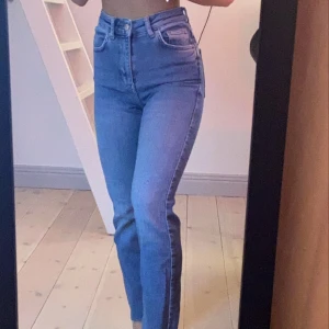 Mom jeans - Mom jeans ish ifrån gina tricot, knappt använda 40kr + 66kr frakt