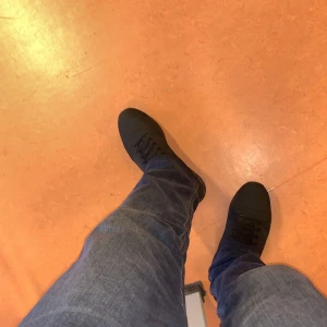 Adidas skor  - Helt nya, säljer pga missnöje. 