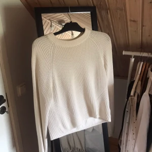 vit stickad tröja - vit stickad tröja 