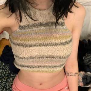 Topp - Stickad topp från pull and bear. Oanvänd och i nyskick. Storlek xs! 50 inkl frakt🖤🌸