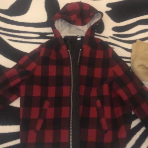 jacka - jacka från hm strl 34 nyskick passar höst/vår  köparen står för frakt