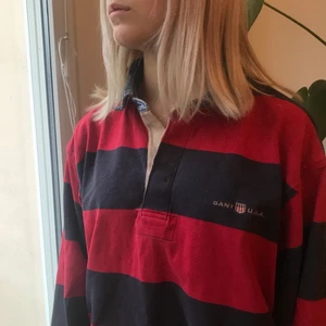 Sweatshirt från Gant - Säljer min fina sweatshirt från Gant som jag köpt secondhand 💕 sitter lika bra på en S som Xl💗
