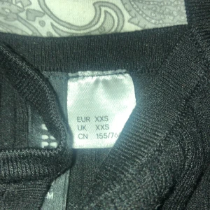 h&m - en ribbad tröja från h&m 