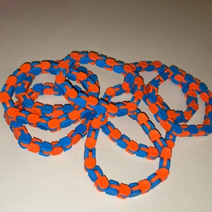 Whacky tracks - Whacky track. Gör ett jätte härligt ljud när man trycker ihop den, och man kan ta isär alla delarna. Bra för stress, ångest, adhd, add, asberger.