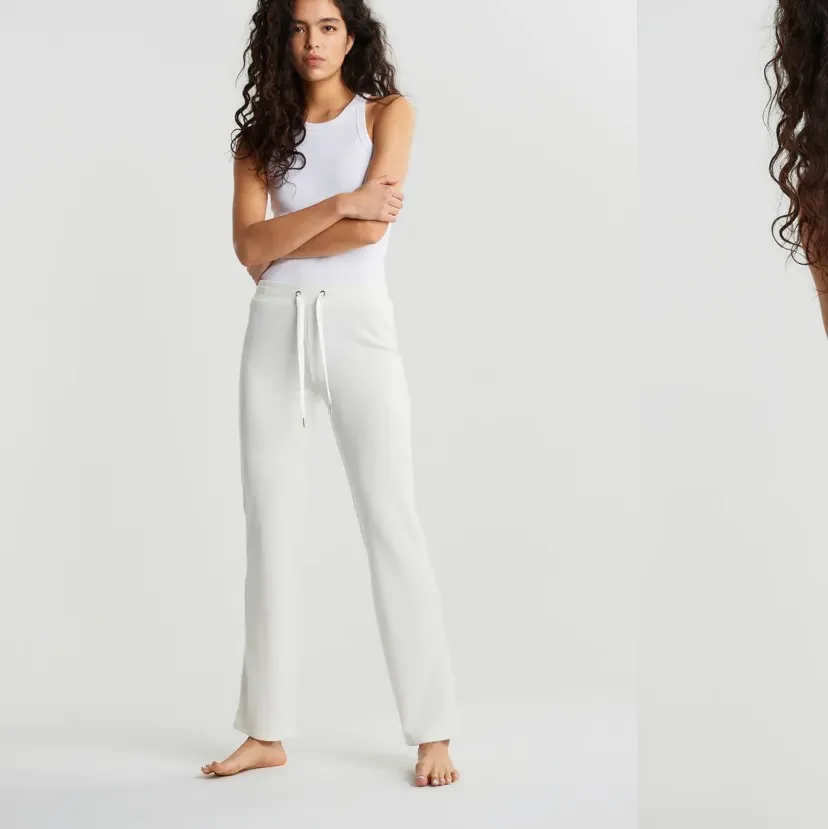 Vita mjukis från Gina helt nya med prislapp kvar . Jeans & Byxor.
