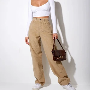 Jeans - Byxor ifrån motelrocks, säljs pga att dom är för stora. Dom är precis nyköpta (har kvar prislappen) och aldrig använda, bara testade en gång och dom kan inte skickas tillbaka dom så därför säljs dom här på Plick. 