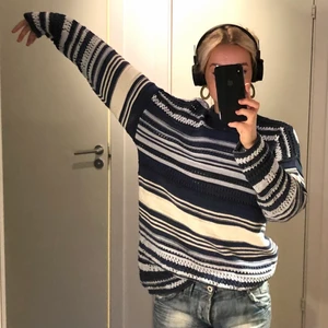Stickad tröja  - Säljer denna fina stickade tröja i storlek M. Fraktar (63kr spårbar) eller möts upp 💕💕💕högsta bud:350kr