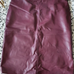 Vila skinnkjol size M - Payment method Swish. Shipping price not included 