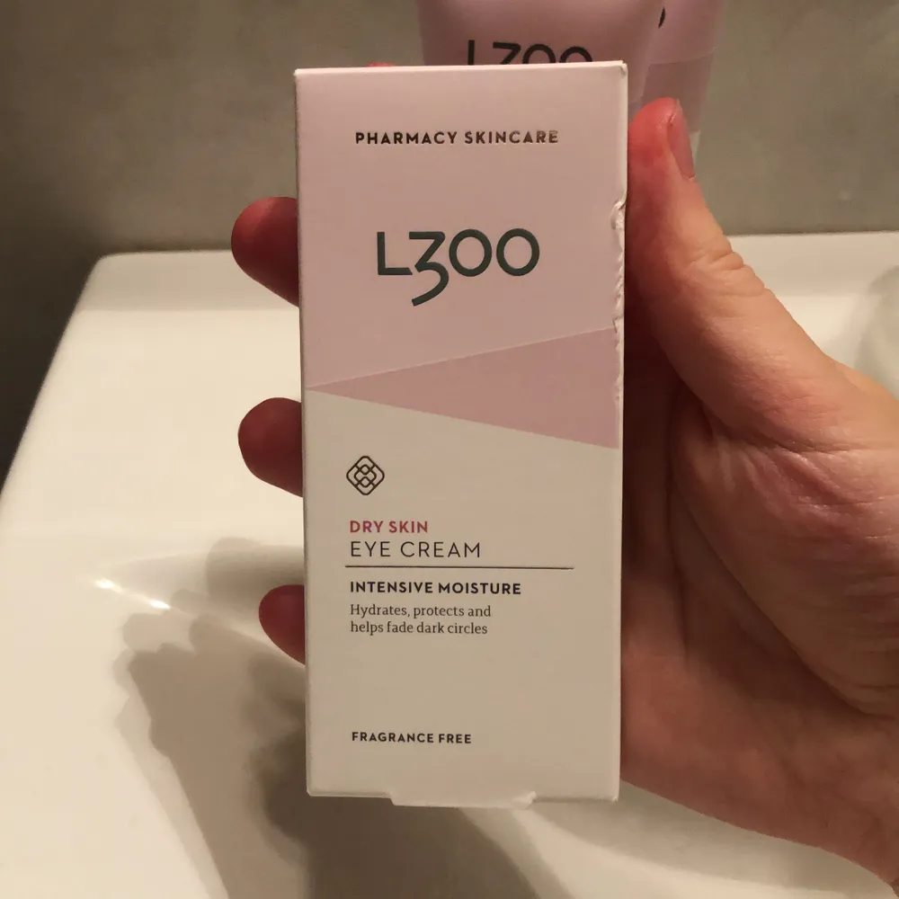 Nya produkter från L300. Två dry skin face cream intense moisture och en dry skin eye cream intense moisture. Ny, obrutna förpackningar. Nypris ca 160kr.. Övrigt.