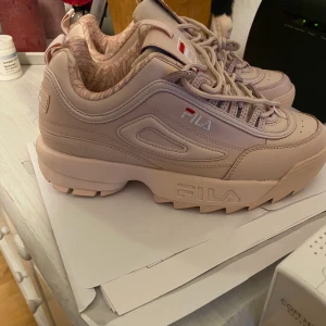 Rosa Fila - Rosa Fila sneakers. Storlek 39. Oanvända. Skickas ej med lådan.
