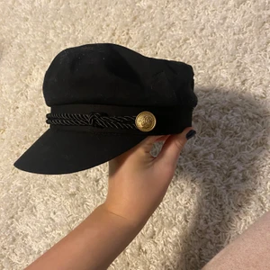 Keps - En så kallad ”emil i lönneberga hatt” som var välldigt populär förr, från gina tricot i onesize