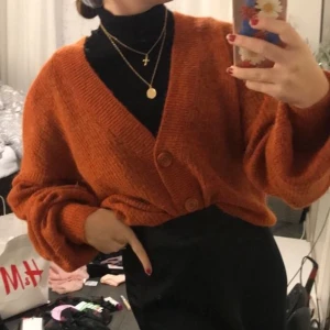 Kofta!! - jätteskön stickad kofta från lindex, passar alla möjliga storlekar🥰🥰