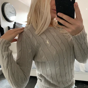 Ralp Lauren stickad - Snyggaste gråa färgen, använder dock för lite... bra skick