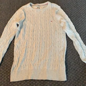 Kabelstickad tröja - Jättesnygg tröja från Tommy Hilfiger. Storlek XS, 50kr+frakt