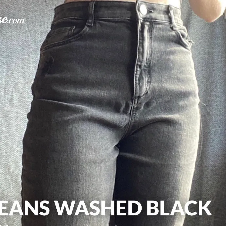 Köp båda för 80kr eller 1 för 50, dem svarta har hål på knät. Jeans & Byxor.