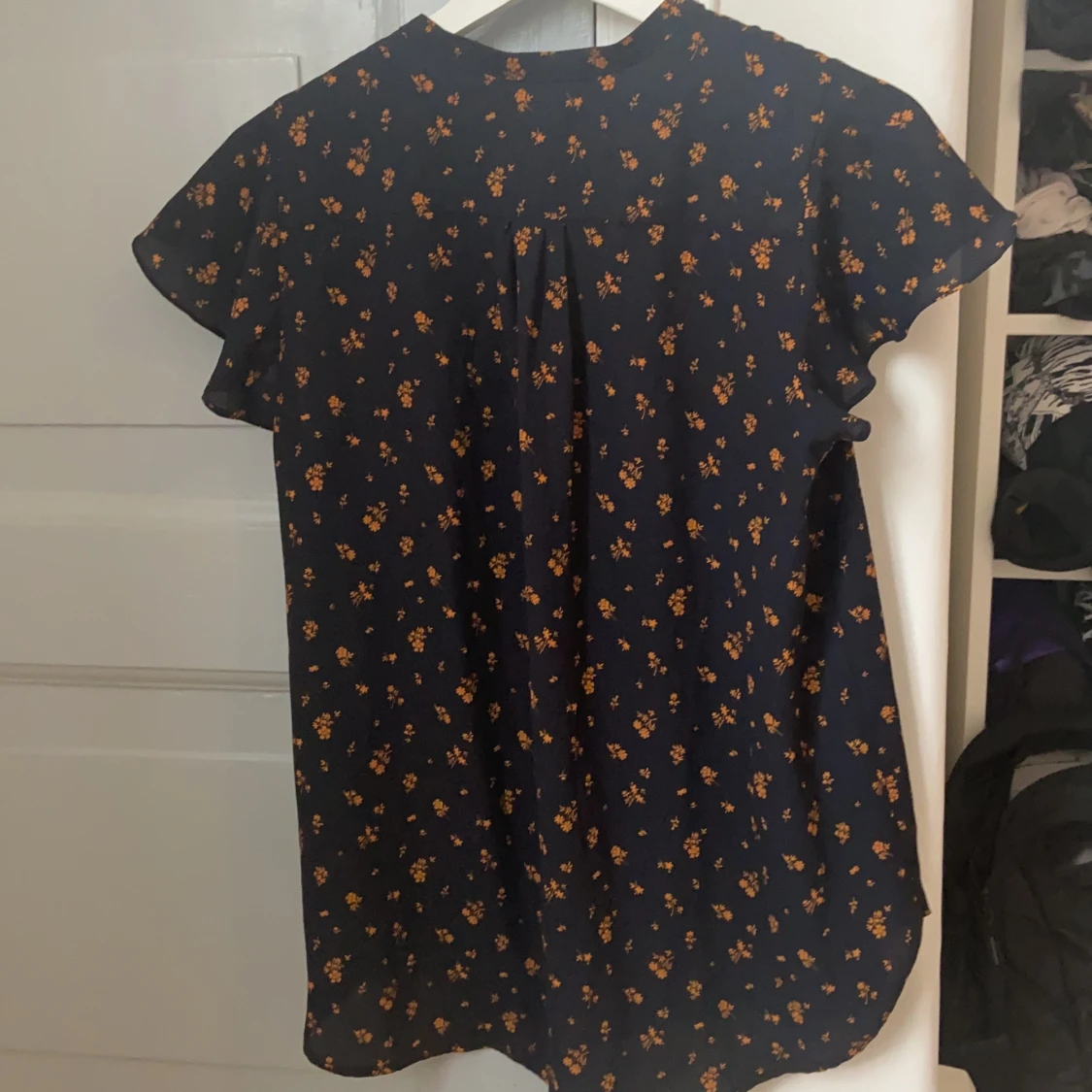 Söt blommig blus storlek 38 M - 90