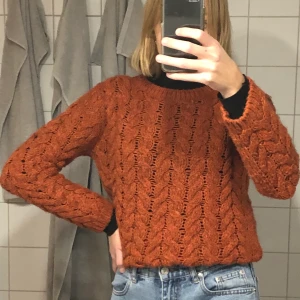 Stickad tröja - Orange stickad tröja 