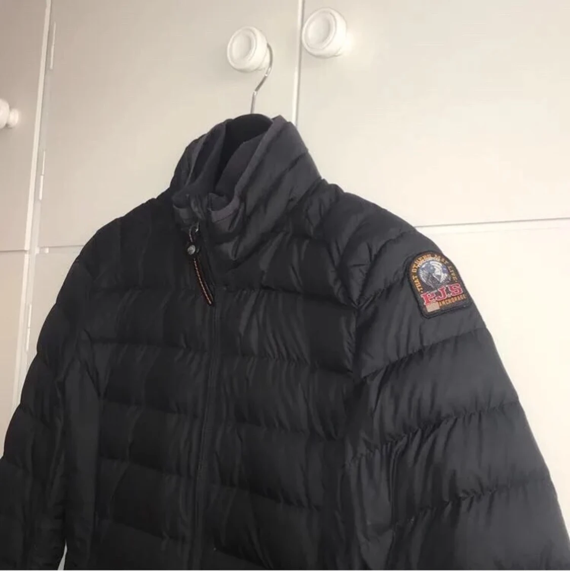 Parajumper Geena Jacka 