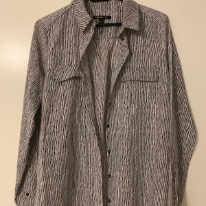 Mango suit - Oanvänd skjorta från mango suit. 