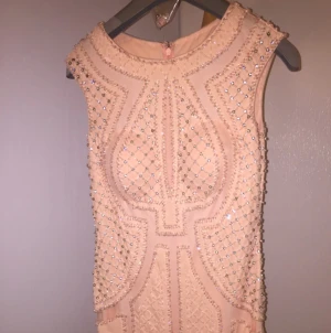  - Talitha festklänning storlek 34. Nypris 4800:-, säljes för 2300:-