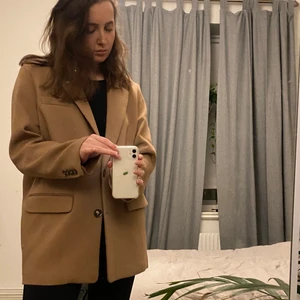 Kavaj - Supersnygg oversized kavaj från H&M! Aldrig använd och nypris 499.