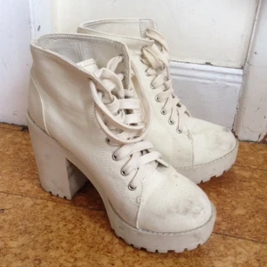  - Coola högklackade skor i bra skick