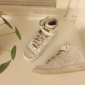  - Välbevarade Nike airforce hög modell. Finns i Stockholm!