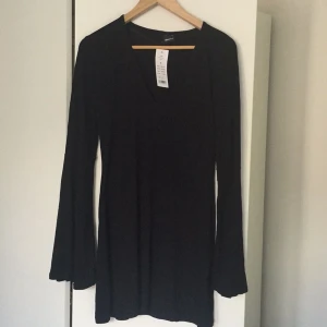  - Svart klänning från GinaTricot
