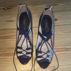  - Marinblå klackar från Zara, använda en gång!